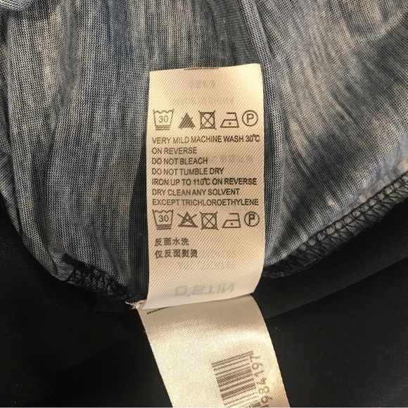 Cute Navy Blue Graphic Tee - Size Medium - Picture 7 of 7